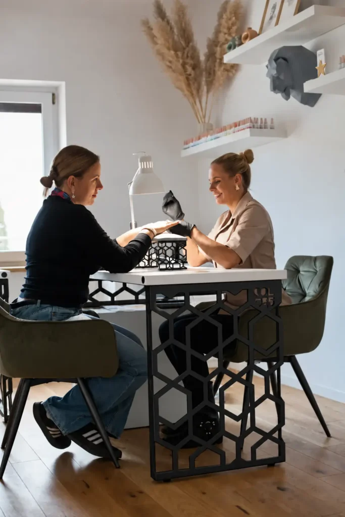 Profesjonalne biurko do manicure COLORS HEXA ONE BLACK z solidną stalową konstrukcją