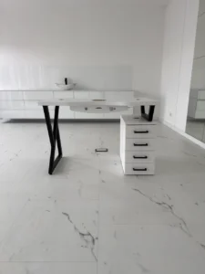 biurko do manicure z pochłaniaczem pyłu czarne nogi